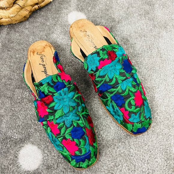 Free People At Ease Loafer Floral Brocade Embroidered Mules - Picture 2 of 10